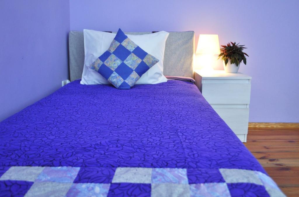 Happy House Hostel بوزنان الغرفة الصورة