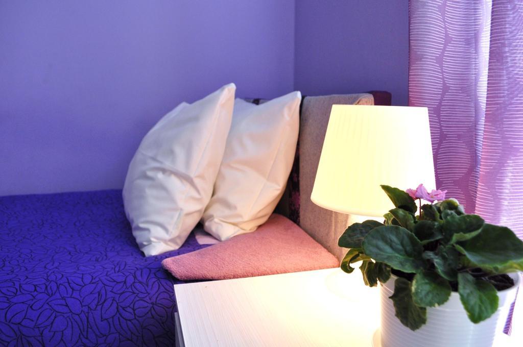 Happy House Hostel بوزنان الغرفة الصورة