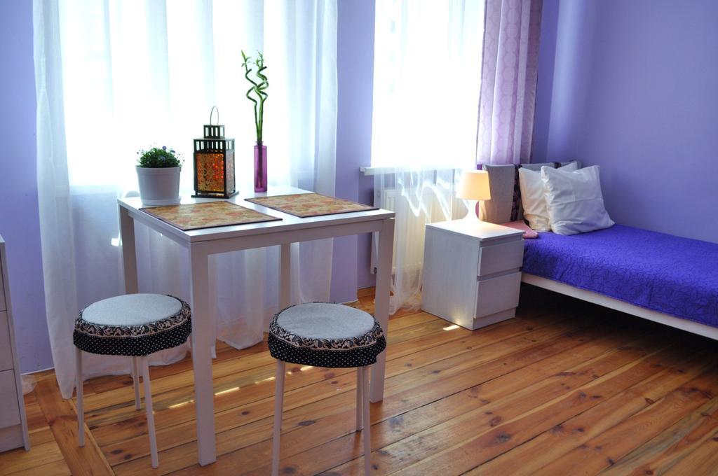 Happy House Hostel بوزنان الغرفة الصورة