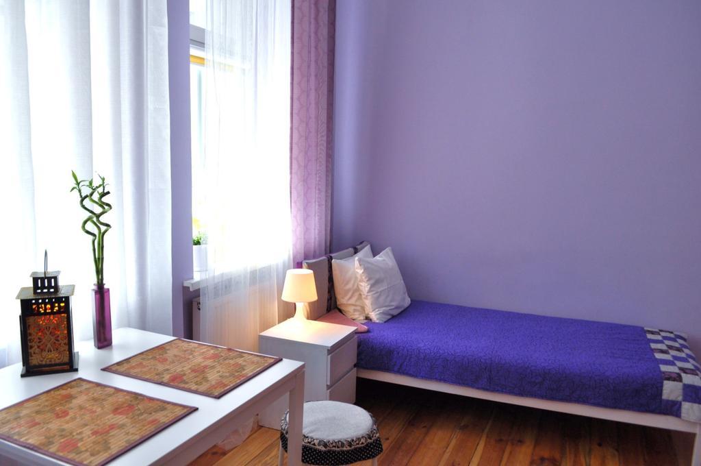Happy House Hostel بوزنان الغرفة الصورة