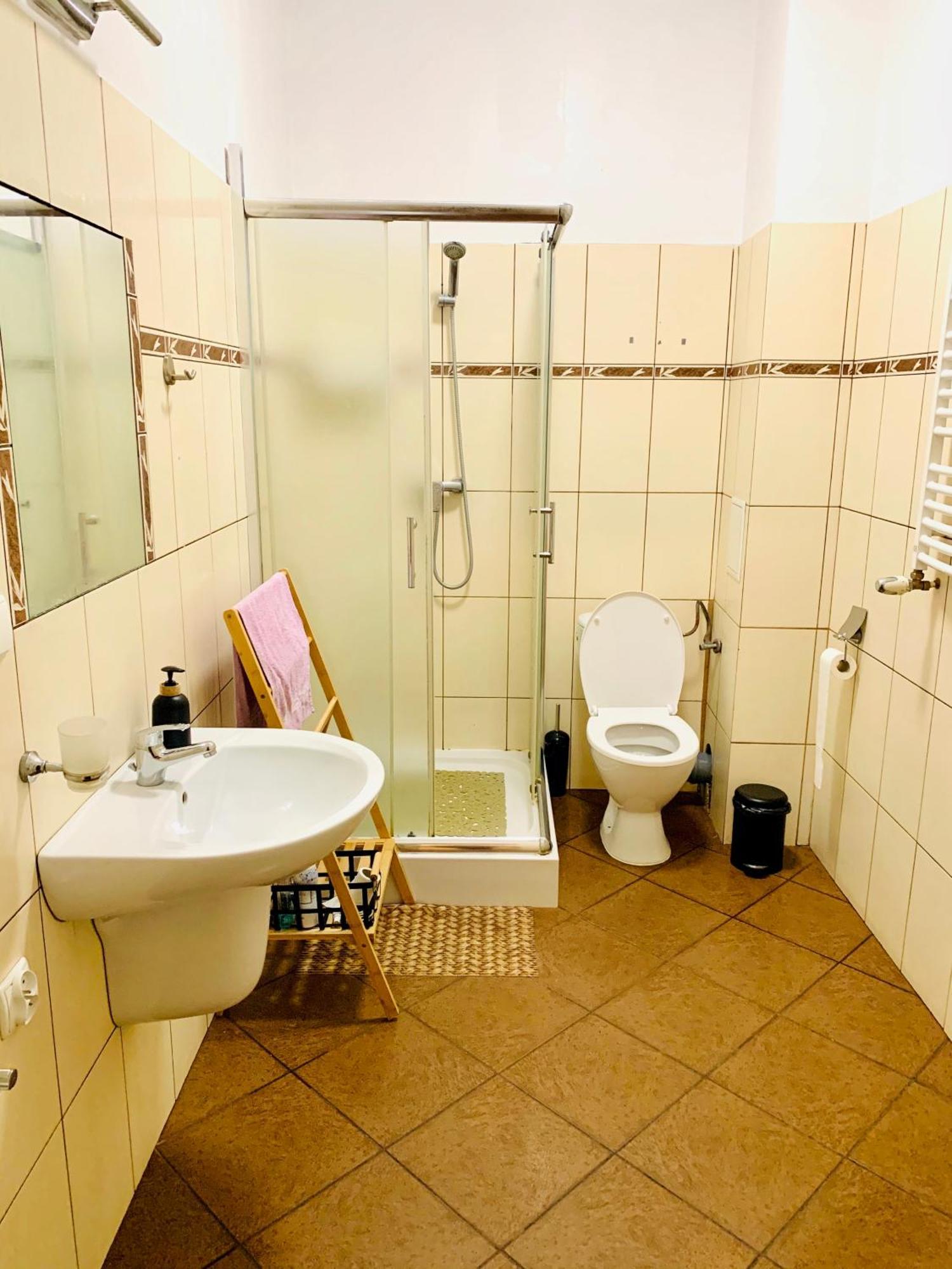 Happy House Hostel بوزنان المظهر الخارجي الصورة