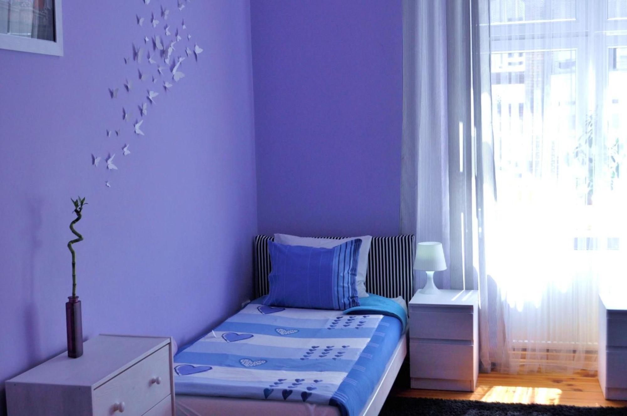 Happy House Hostel بوزنان الغرفة الصورة
