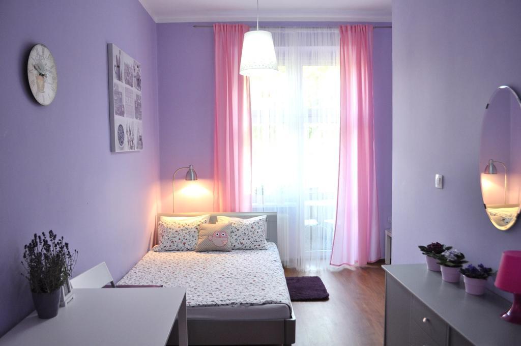 Happy House Hostel بوزنان الغرفة الصورة