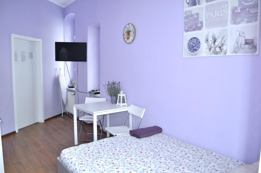 Happy House Hostel بوزنان الغرفة الصورة